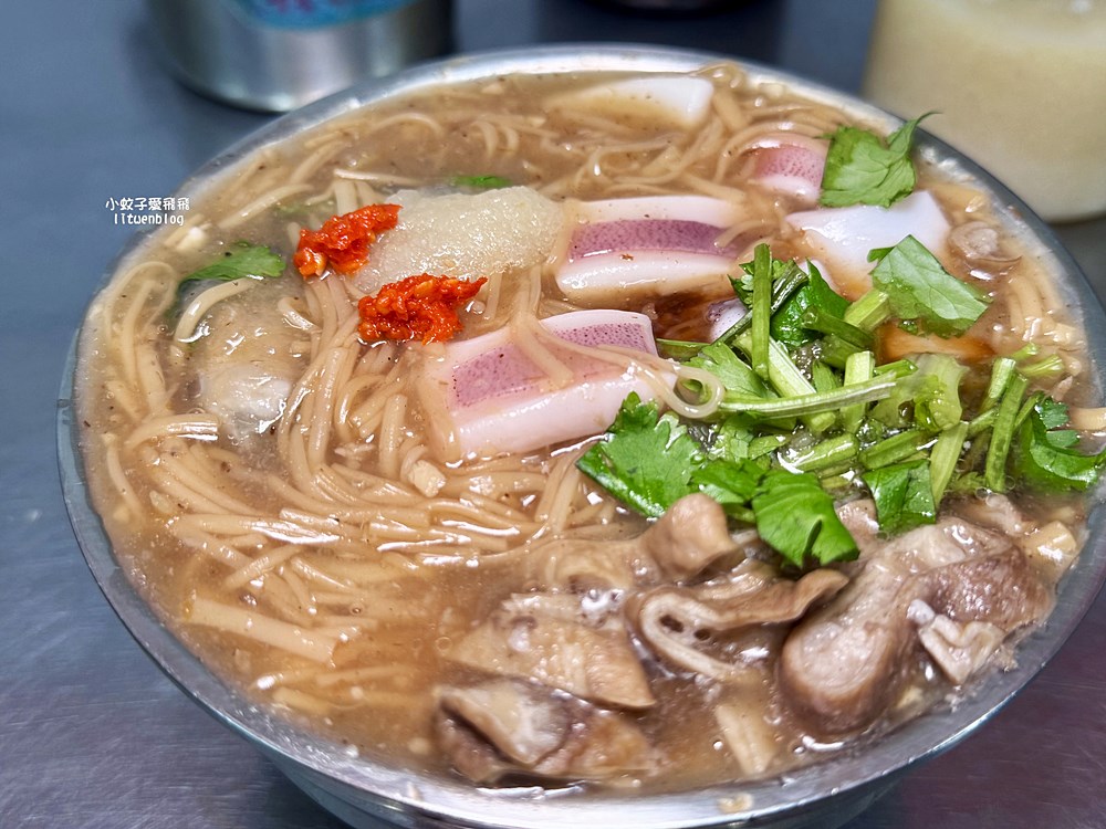 「叁道街手工蚵仔麵線」超過10種口味，大腸蚵仔小卷一次滿足