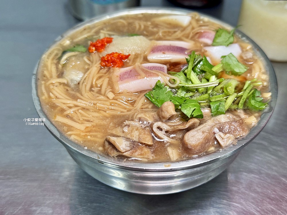 「叁道街手工蚵仔麵線」超過10種口味，大腸蚵仔小卷一次滿足