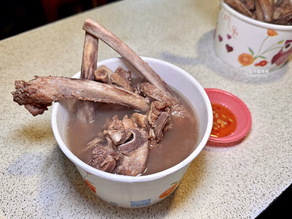 「陳董藥燉排骨」饒河街夜市指標美食，五年米其林必比登推介