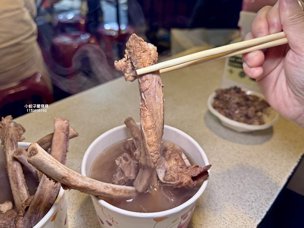 「陳董藥燉排骨」饒河街夜市指標美食，五年米其林必比登推介