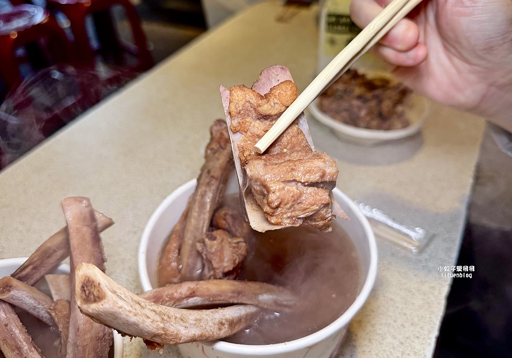 「陳董藥燉排骨」饒河街夜市指標美食，五年米其林必比登推介