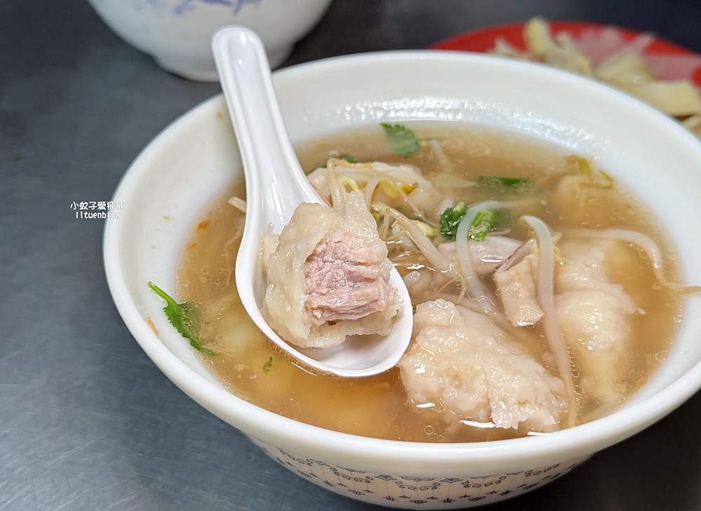 北投美食「漢奇肉羹」於奇岩站正式落腳，魚漿裹豬後腿肉飽滿新鮮