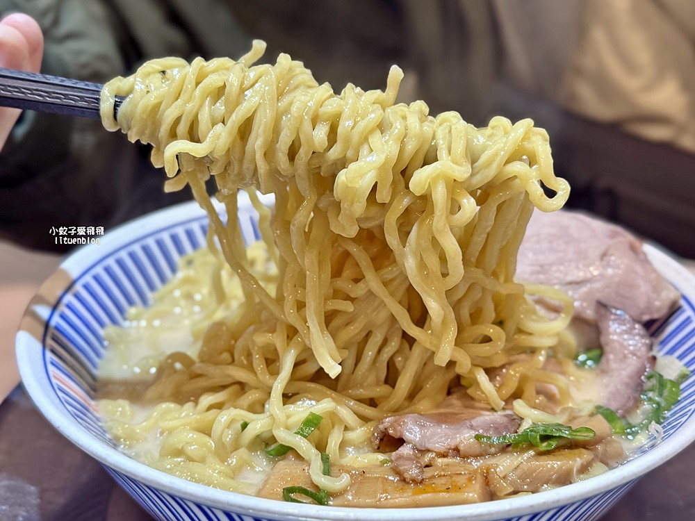 南勢角「小高拉麵」制霸級135元還能免費無限加麵