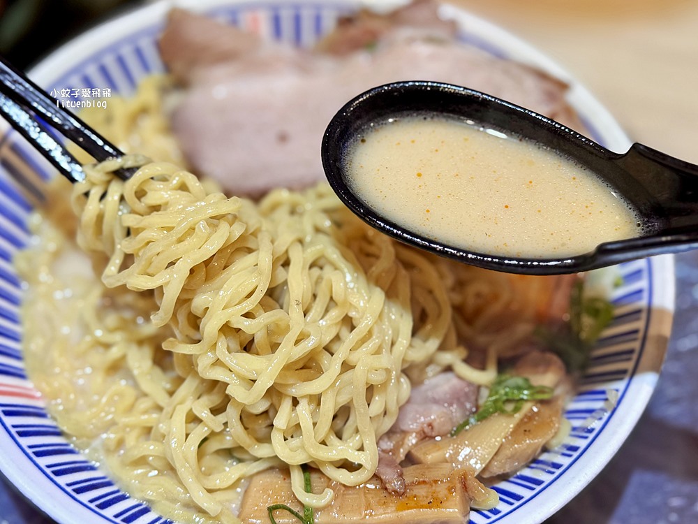 南勢角「小高拉麵」制霸級135元還能免費無限加麵