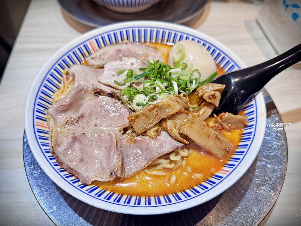 南勢角「小高拉麵」制霸級135元還能免費無限加麵
