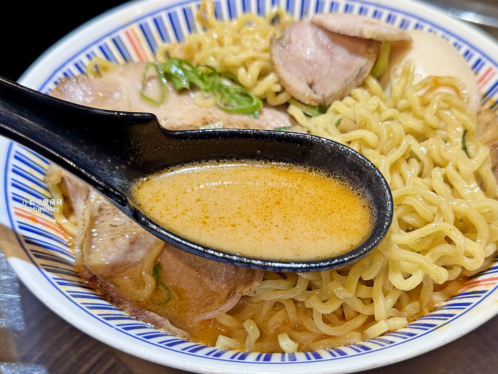 南勢角「小高拉麵」制霸級135元還能免費無限加麵