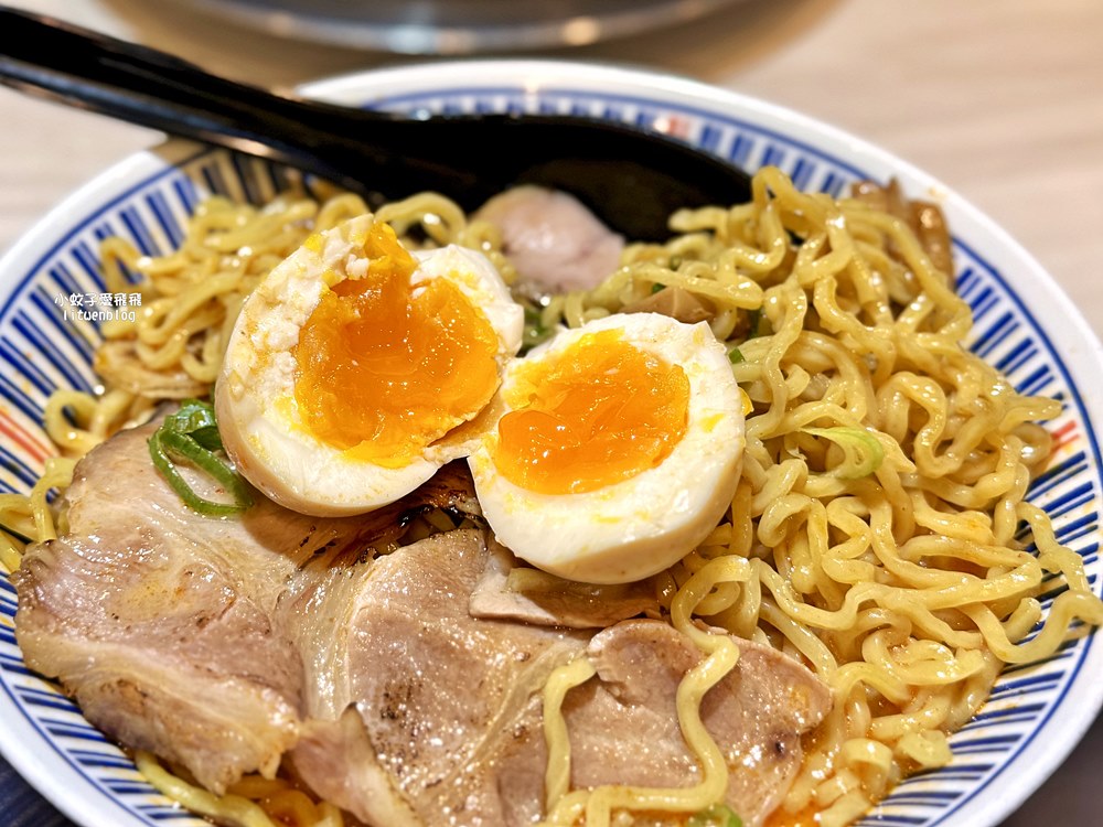 南勢角「小高拉麵」制霸級135元還能免費無限加麵