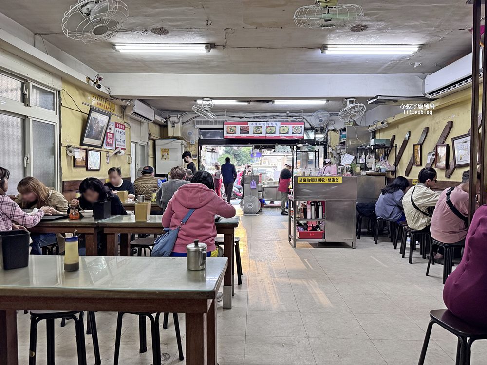 板橋美食「油庫口蚵仔麵線」麵線配香腸陪伴板橋人40年