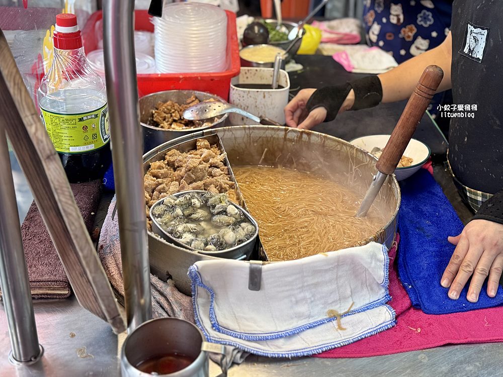 「麵線傳奇」天天排隊熱門名店，食材口感表現都突出