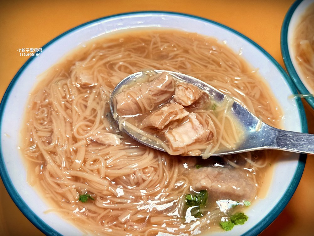「麵線傳奇」天天排隊熱門名店，食材口感表現都突出