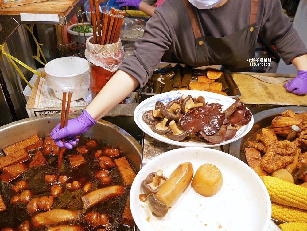 三峽白雞美食「吳媽媽大溪豆干，來來切仔麵」行修宮旁50年老店，在地人也排隊