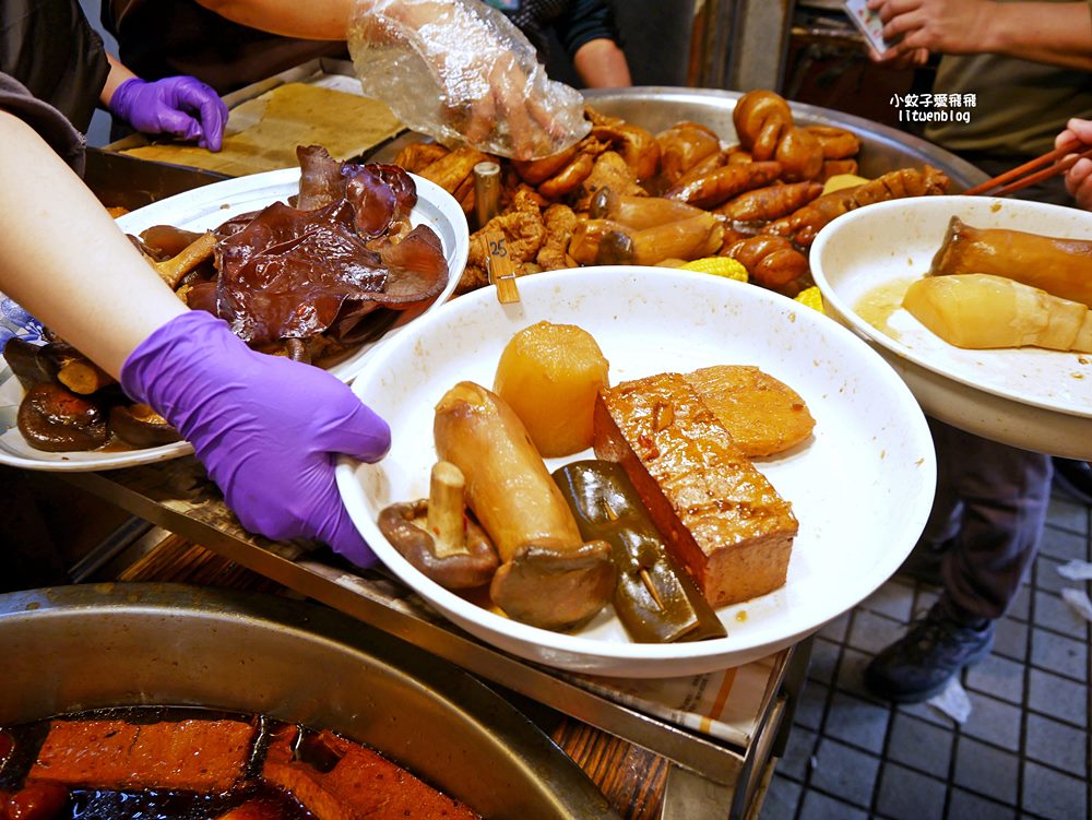三峽白雞美食「吳媽媽大溪豆干，來來切仔麵」行修宮旁50年老店，在地人也排隊