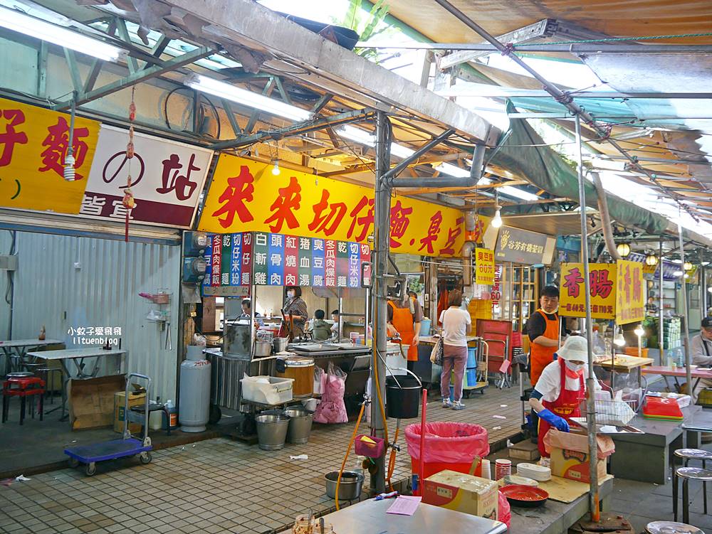 三峽白雞美食「吳媽媽大溪豆干，來來切仔麵」行修宮旁50年老店，在地人也排隊