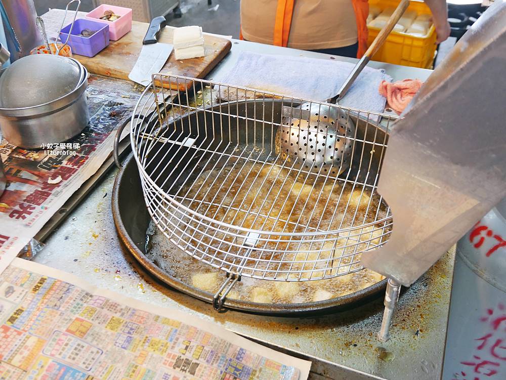 三峽白雞美食「吳媽媽大溪豆干，來來切仔麵」行修宮旁50年老店，在地人也排隊