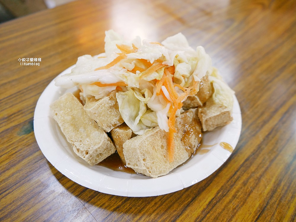 三峽白雞美食「吳媽媽大溪豆干，來來切仔麵」行修宮旁50年老店，在地人也排隊