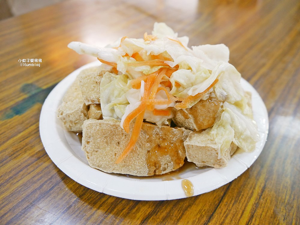 三峽白雞美食「吳媽媽大溪豆干，來來切仔麵」行修宮旁50年老店，在地人也排隊