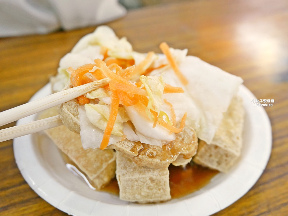 三峽白雞美食「吳媽媽大溪豆干，來來切仔麵」行修宮旁50年老店，在地人也排隊