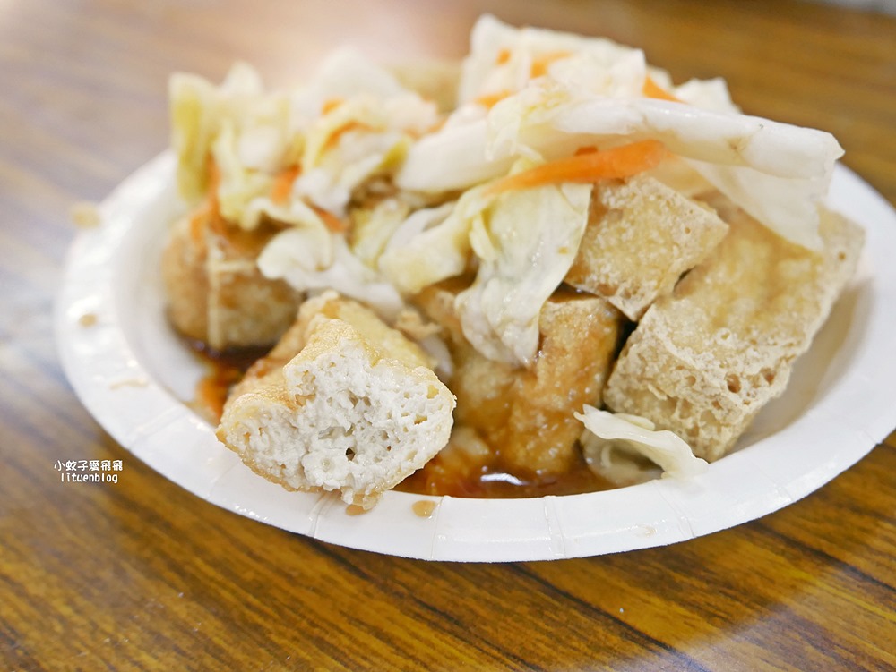 三峽白雞美食「吳媽媽大溪豆干，來來切仔麵」行修宮旁50年老店，在地人也排隊
