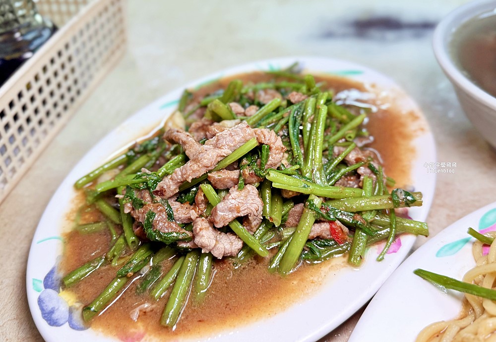 民生社區美食「蕭家牛雜湯」必點牛雜湯+牛肉炒麵清爽夠味