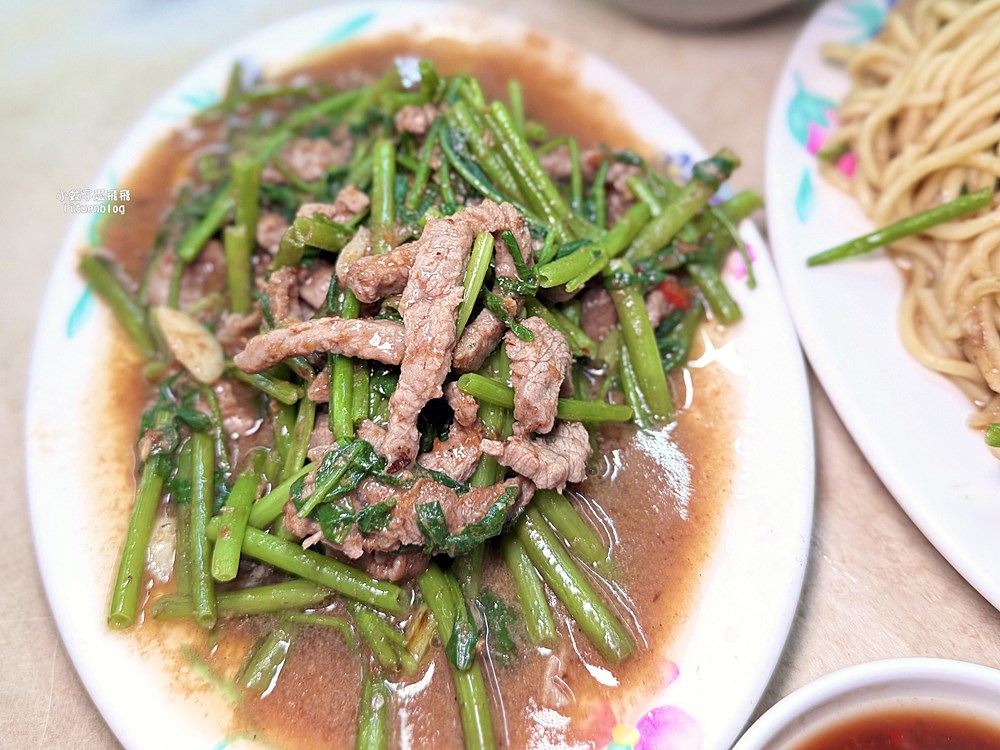民生社區美食「蕭家牛雜湯」必點牛雜湯+牛肉炒麵清爽夠味