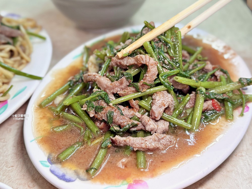 民生社區美食「蕭家牛雜湯」必點牛雜湯+牛肉炒麵清爽夠味