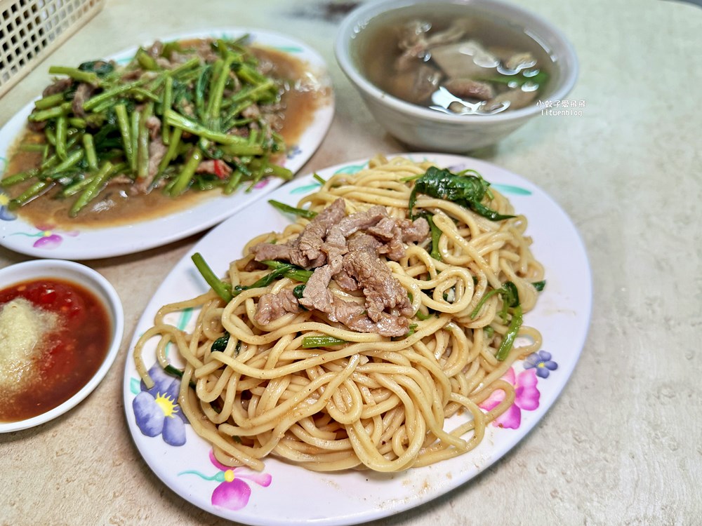 民生社區美食「蕭家牛雜湯」必點牛雜湯+牛肉炒麵清爽夠味
