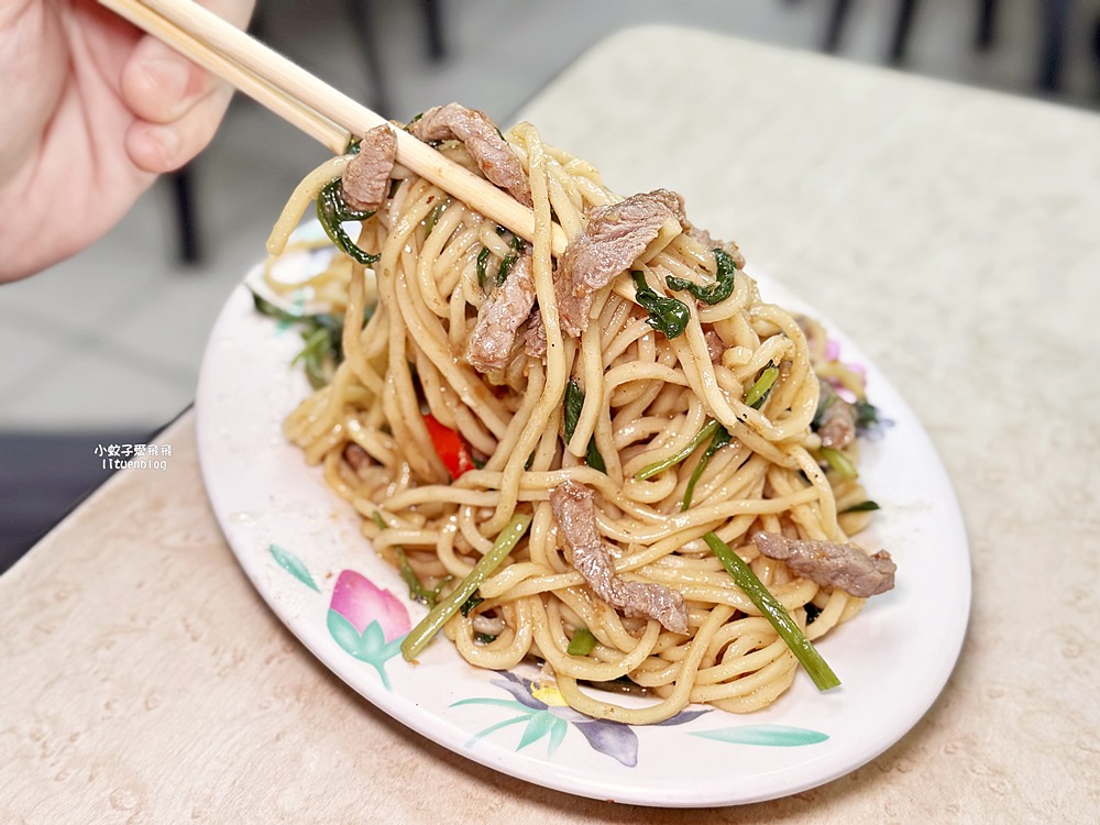 民生社區美食「蕭家牛雜湯」必點牛雜湯+牛肉炒麵清爽夠味