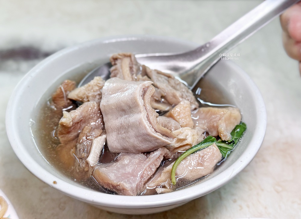 民生社區美食「蕭家牛雜湯」必點牛雜湯+牛肉炒麵清爽夠味
