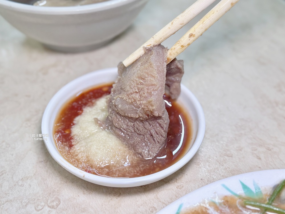 民生社區美食「蕭家牛雜湯」必點牛雜湯+牛肉炒麵清爽夠味