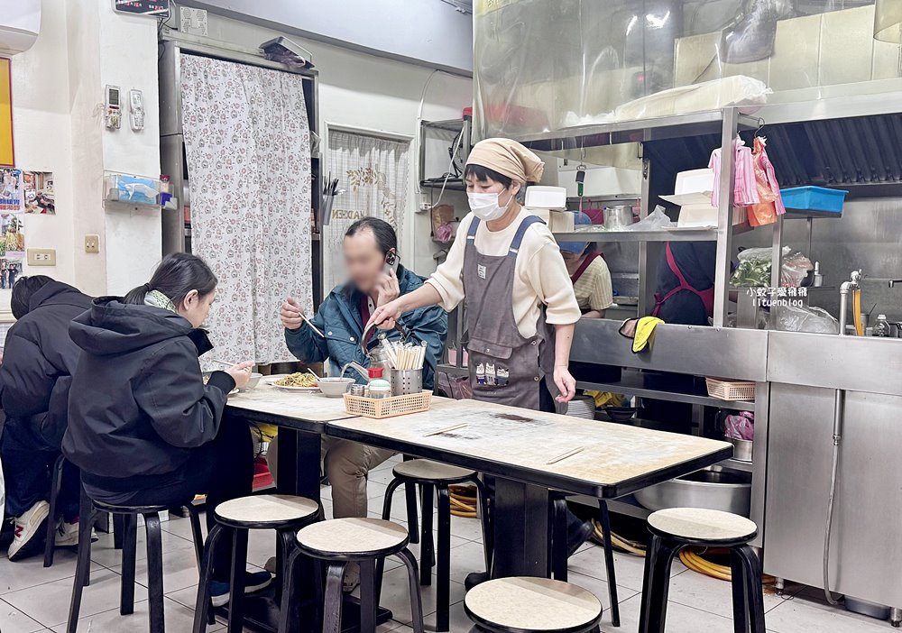 民生社區美食「蕭家牛雜湯」必點牛雜湯+牛肉炒麵清爽夠味