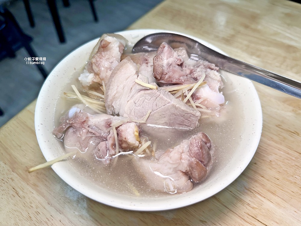 大稻埕慈聖宮美食街「許仔豬腳麵線」N訪50年清燉豬腳，也擄獲了外籍美食家的心 @小蚊子愛飛飛 litwenblog