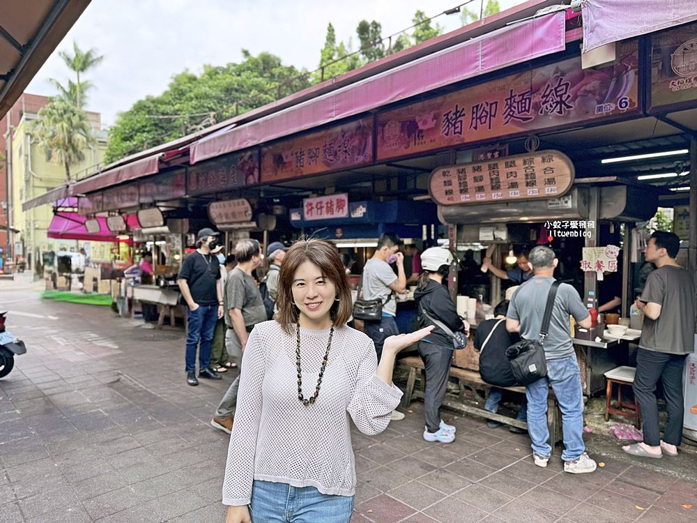 大稻埕慈聖宮美食街「許仔豬腳麵線」50年清燉豬腳吃不膩,得到500碗的最高榮譽 大稻埕慈聖宮美食街「許仔豬腳麵線」50年清燉豬腳吃不膩,得到500碗的最高榮譽