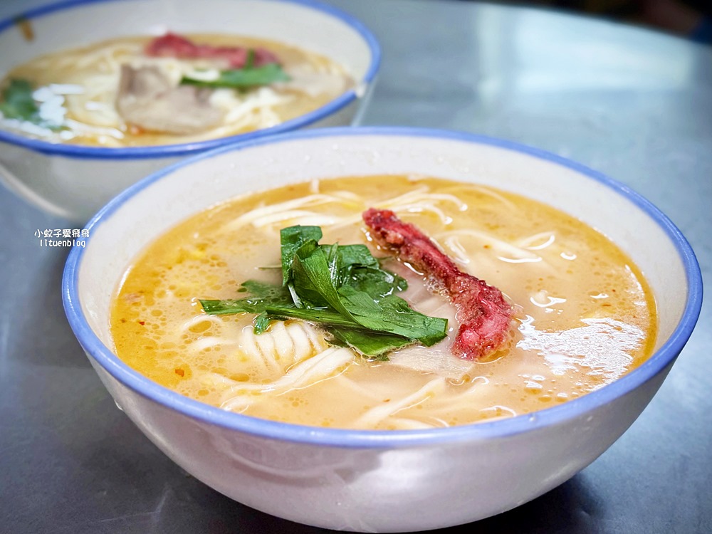鶯歌美食「勇伯垃圾麵」豬骨熬製不去渣的湯頭賣了50年