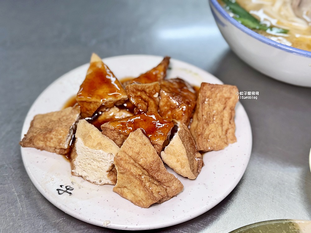 鶯歌美食「勇伯垃圾麵」豬骨熬製不去渣的湯頭賣了50年
