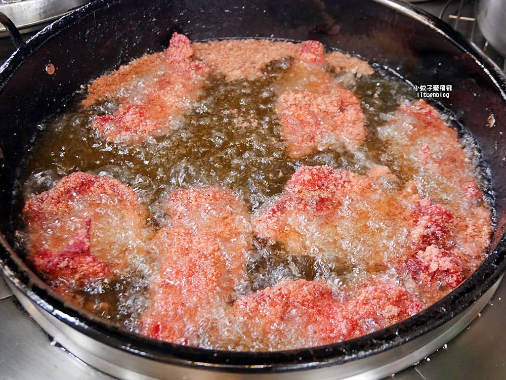 鶯歌美食「勇伯垃圾麵」豬骨熬製不去渣的湯頭賣了50年