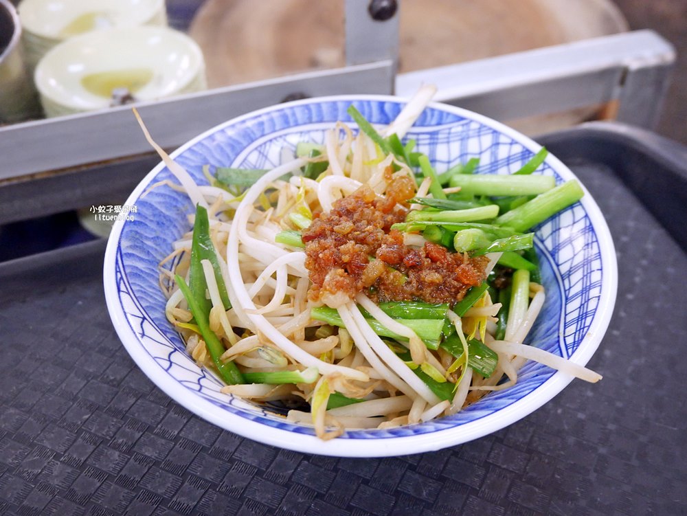 鶯歌美食「勇伯垃圾麵」豬骨熬製不去渣的湯頭賣了50年
