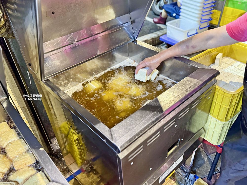 「蕭家下港脆皮臭豆腐」一口炸汁的臭豆腐外酥內嫩 「蕭家下港脆皮臭豆腐」一口炸汁的臭豆腐外酥內嫩