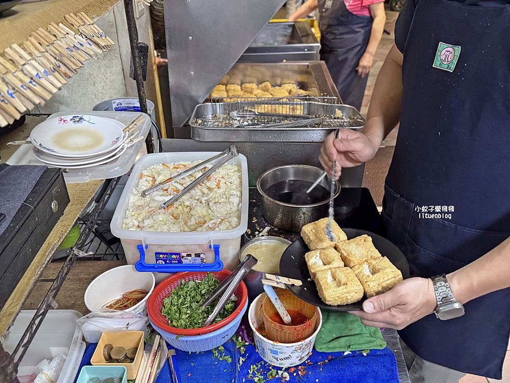 「蕭家下港脆皮臭豆腐」一口炸汁的臭豆腐外酥內嫩 「蕭家下港脆皮臭豆腐」一口炸汁的臭豆腐外酥內嫩