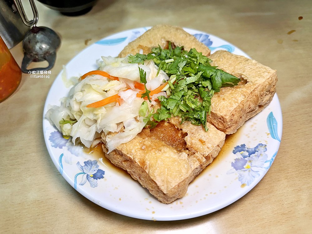 「蕭家下港脆皮臭豆腐」一口炸汁的臭豆腐外酥內嫩