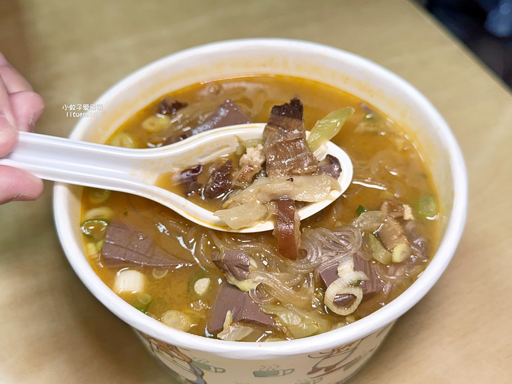 「蕭家下港脆皮臭豆腐」一口炸汁的臭豆腐外酥內嫩 「蕭家下港脆皮臭豆腐」一口炸汁的臭豆腐外酥內嫩