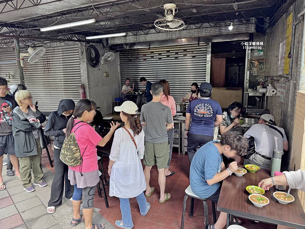 古亭站美食「同安街麵線羹」沒有招牌認排隊就對了,銅板價超人氣麵線 古亭站美食「同安街麵線羹」沒有招牌認排隊就對了,銅板價超人氣麵線