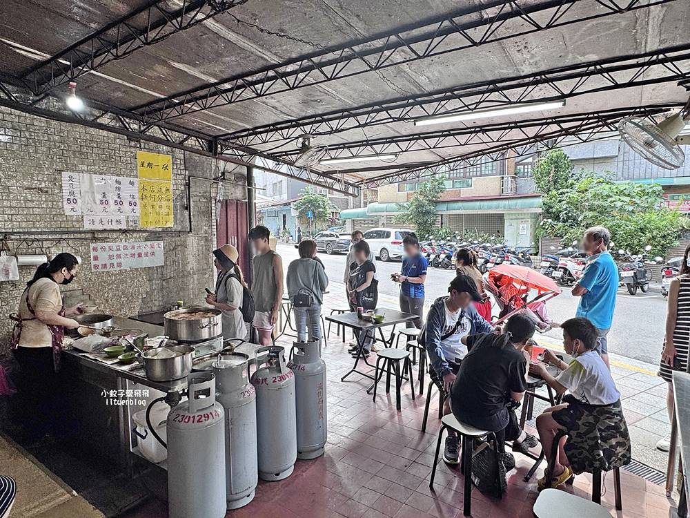 古亭站美食「同安街麵線羹」沒有招牌認排隊就對了,銅板價超人氣麵線 古亭站美食「同安街麵線羹」沒有招牌認排隊就對了,銅板價超人氣麵線