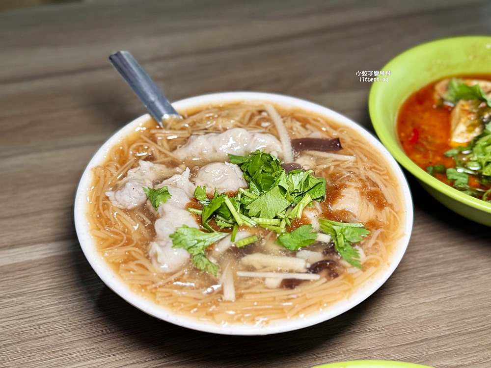 古亭站美食「同安街麵線羹」沒有招牌認排隊就對了,銅板價超人氣麵線 古亭站美食「同安街麵線羹」沒有招牌認排隊就對了,銅板價超人氣麵線