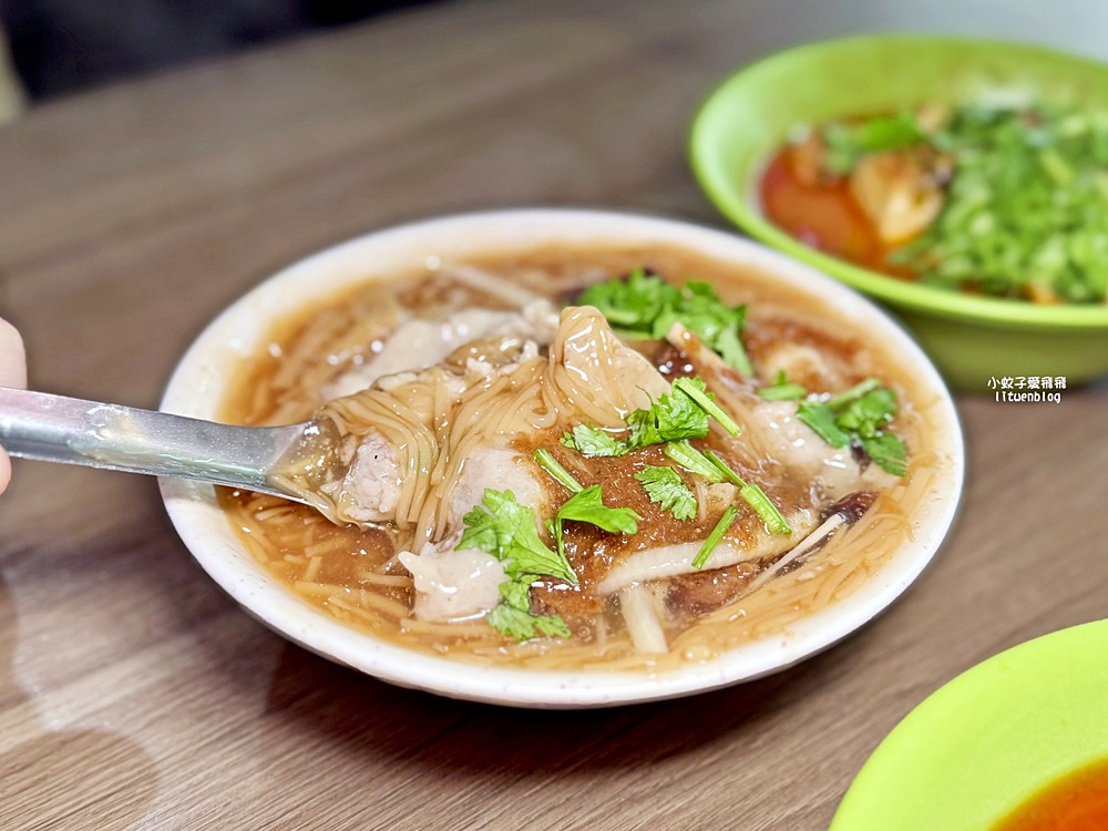 古亭站美食「同安街麵線羹」沒有招牌認排隊就對了,銅板價超人氣麵線 古亭站美食「同安街麵線羹」沒有招牌認排隊就對了,銅板價超人氣麵線
