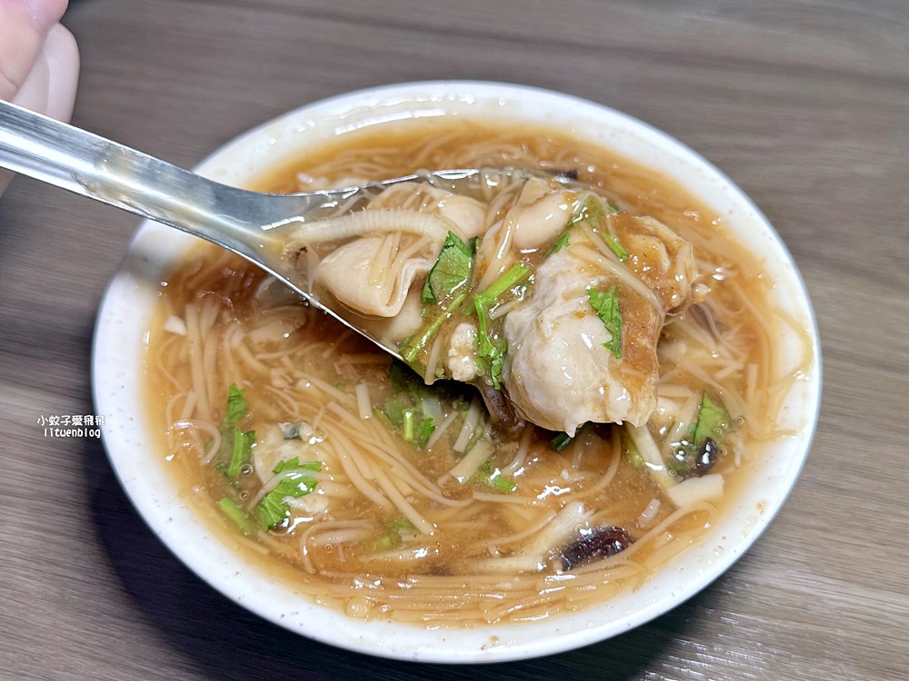 古亭站美食「同安街麵線羹」沒有招牌認排隊就對了,銅板價超人氣麵線 古亭站美食「同安街麵線羹」沒有招牌認排隊就對了,銅板價超人氣麵線