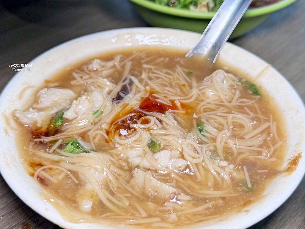 古亭站美食「同安街麵線羹」沒有招牌認排隊就對了，銅板價超人氣麵線