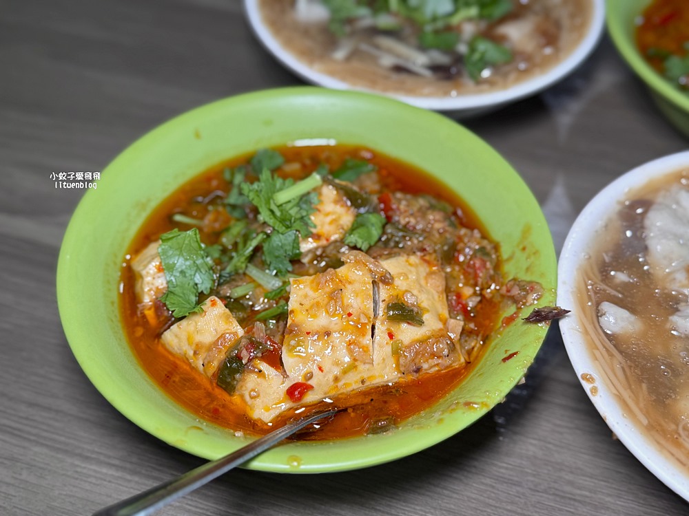 古亭站美食「同安街麵線羹」沒有招牌認排隊就對了,銅板價超人氣麵線 古亭站美食「同安街麵線羹」沒有招牌認排隊就對了,銅板價超人氣麵線