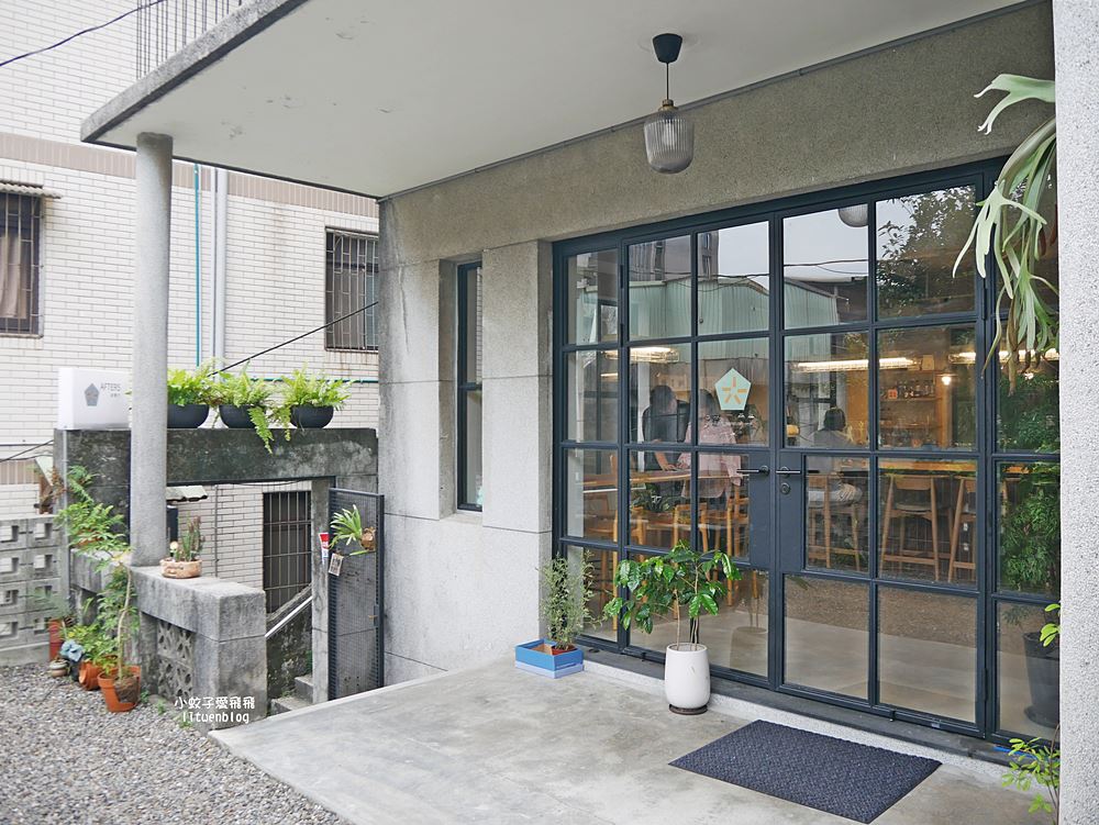 基隆咖啡廳「After5步驟六基隆店」隱身山城社區清閒幽靜