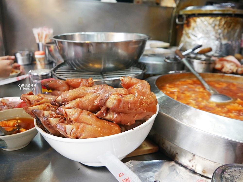 基隆夜市美食「基隆廟口22號蝦仁羹豬腳」不吃不可黏嘴唇滷肉飯與Q勁豬腳