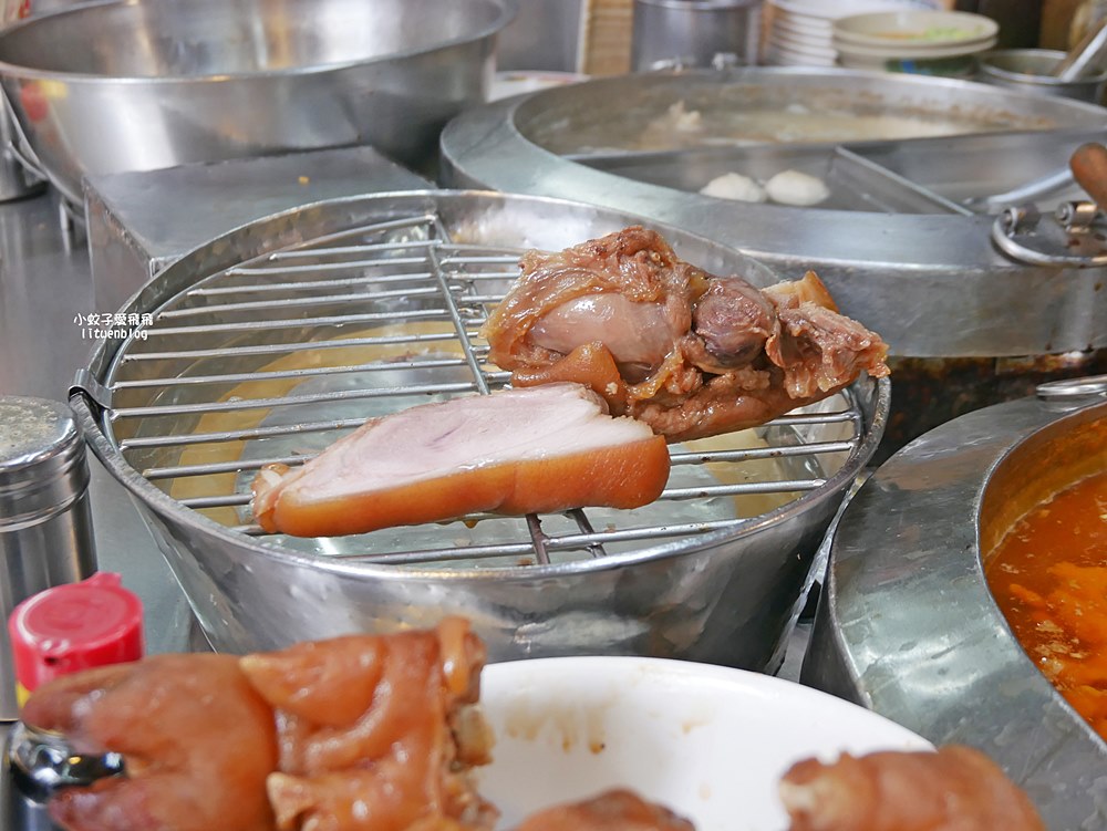 基隆夜市美食「基隆廟口22號蝦仁羹豬腳」不吃不可黏嘴唇滷肉飯與Q勁豬腳